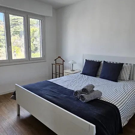 Ubytování v soukromí Access, Private In Shared 3-bedroom Apartment, Private Bathroom, Living With Sea View Parentale Salle De Bain Privee Acces Plages & Vue Du Salon Dans Partage Cannes