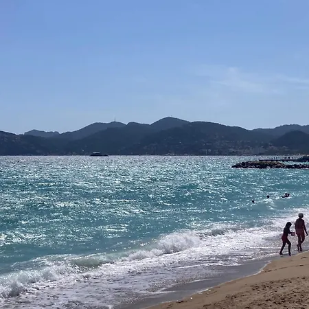 Access, Private In Shared 3-bedroom Apartment, Private Bathroom, Living With Sea View Parentale Salle De Bain Privee Acces Plages & Vue Du Salon Dans Partage Séjour chez l'habitant Cannes
