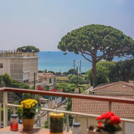 Access, Private In Shared 3-bedroom Apartment, Private Bathroom, Living With Sea View Parentale Salle De Bain Privee Acces Plages & Vue Du Salon Dans Partage Séjour chez l'habitant Cannes